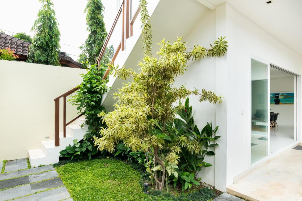 Villa Aditi, Sitara Villa Group スミニャック エクステリア 写真