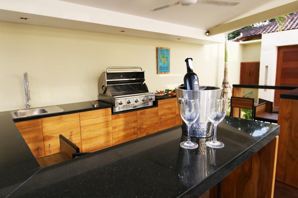 Villa Aditi, Sitara Villa Group スミニャック エクステリア 写真