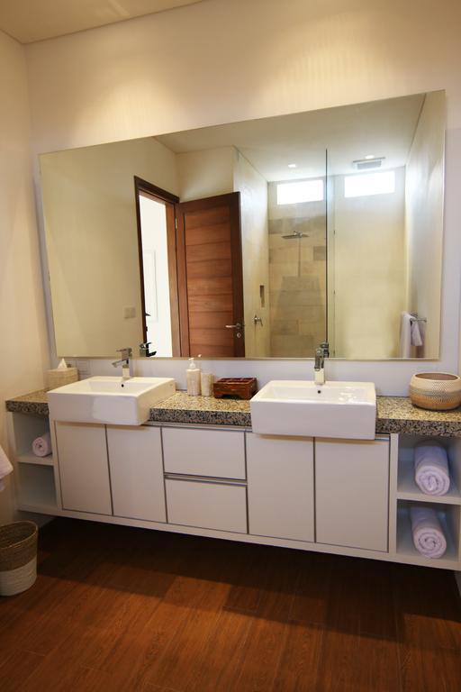 Villa Aditi, Sitara Villa Group スミニャック エクステリア 写真