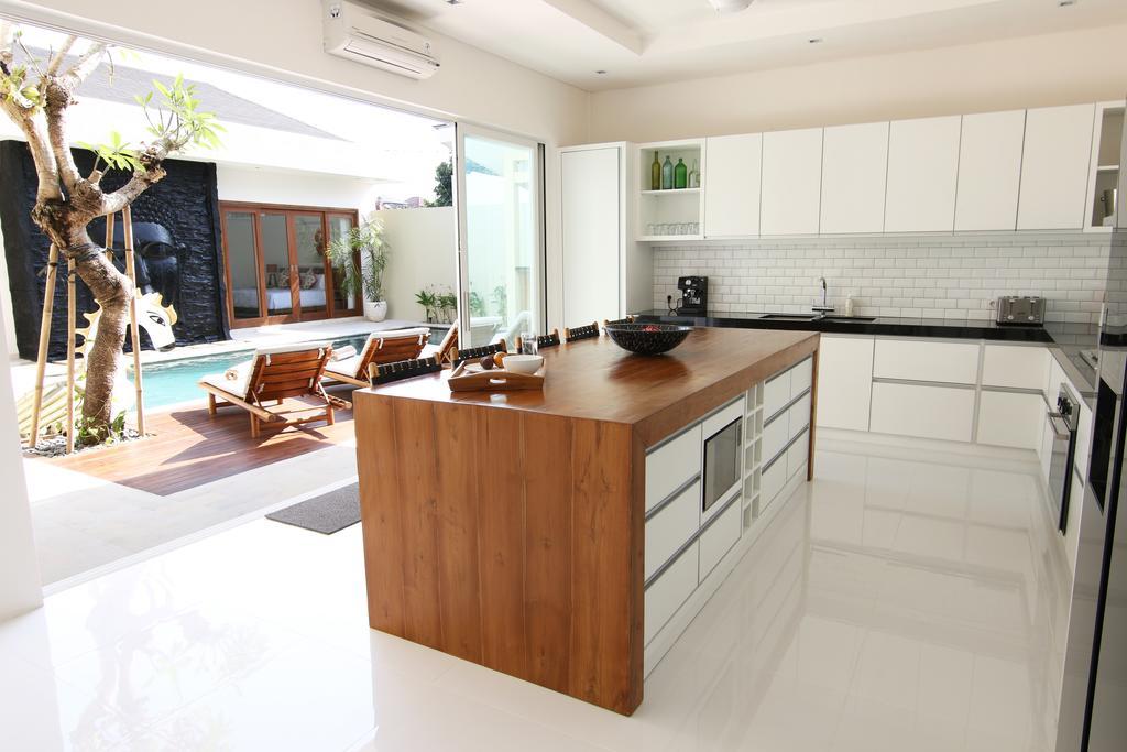 Villa Aditi, Sitara Villa Group スミニャック エクステリア 写真