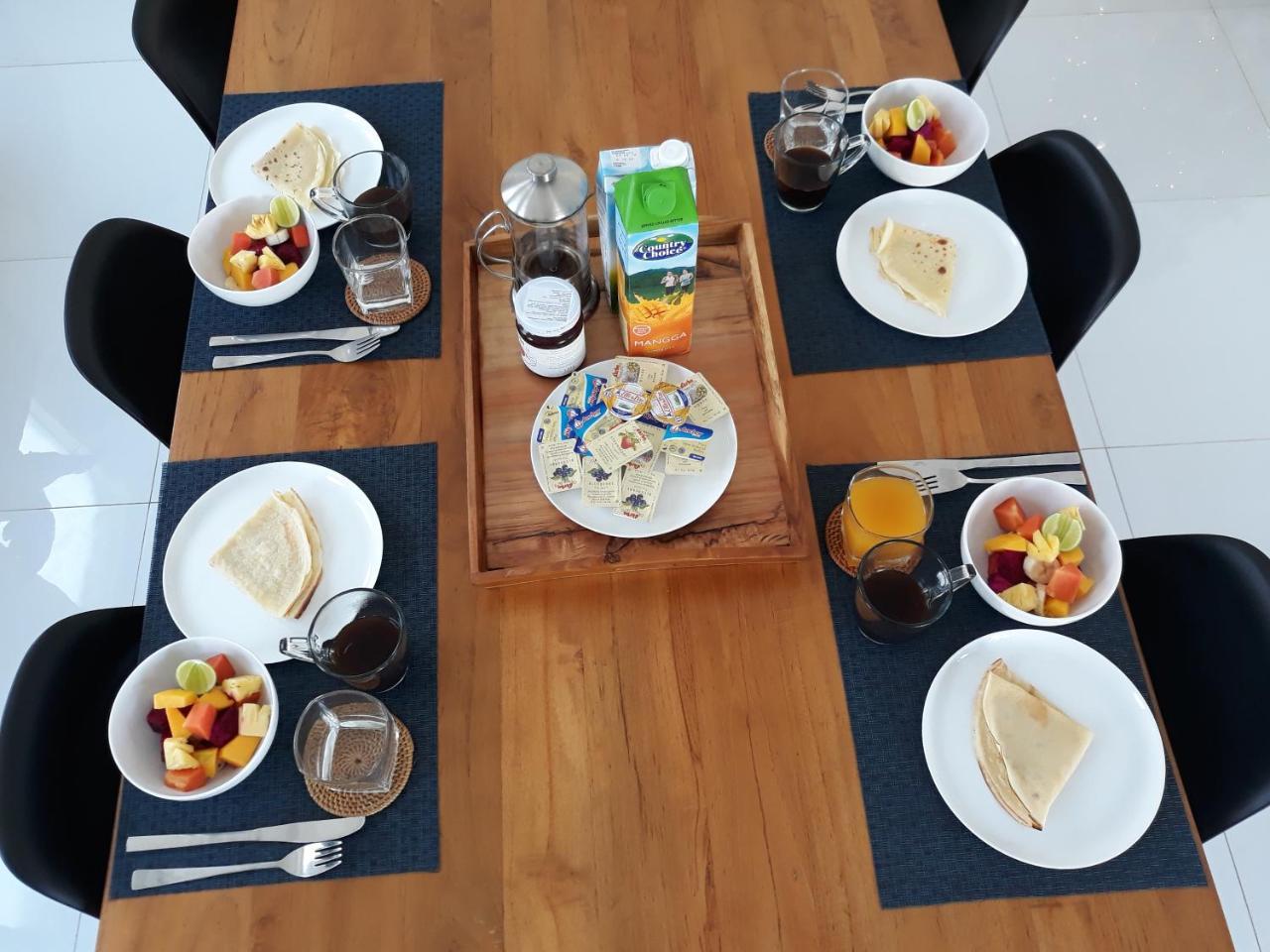 Villa Aditi, Sitara Villa Group スミニャック エクステリア 写真